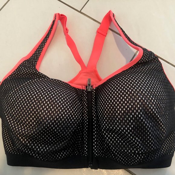 NWOT Victoria's Secret Knockout Sports Bra - Picture 1 of 4